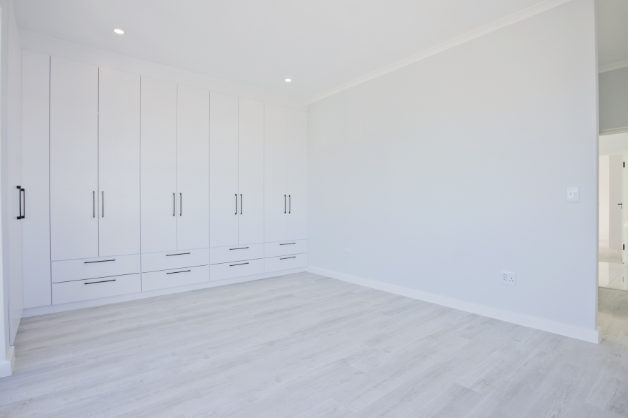 5 Bedroom Property for Sale in Sandown Western Cape
